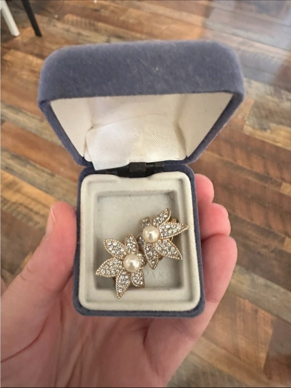 Vintage Marvella Elegant faux Pearl & Crystal Flower Clip-On Earrings